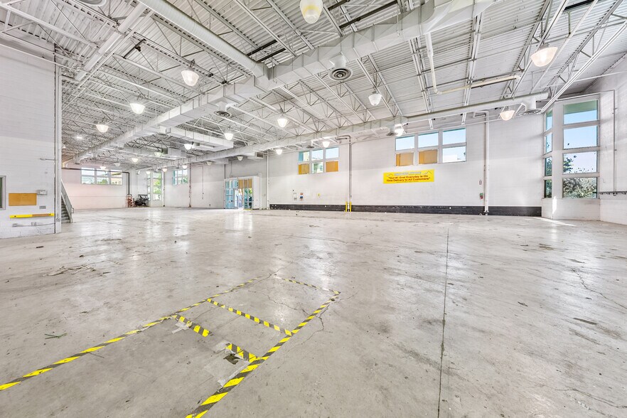 More Photos Of 33 N Fir St, Medford Industrial For Sale