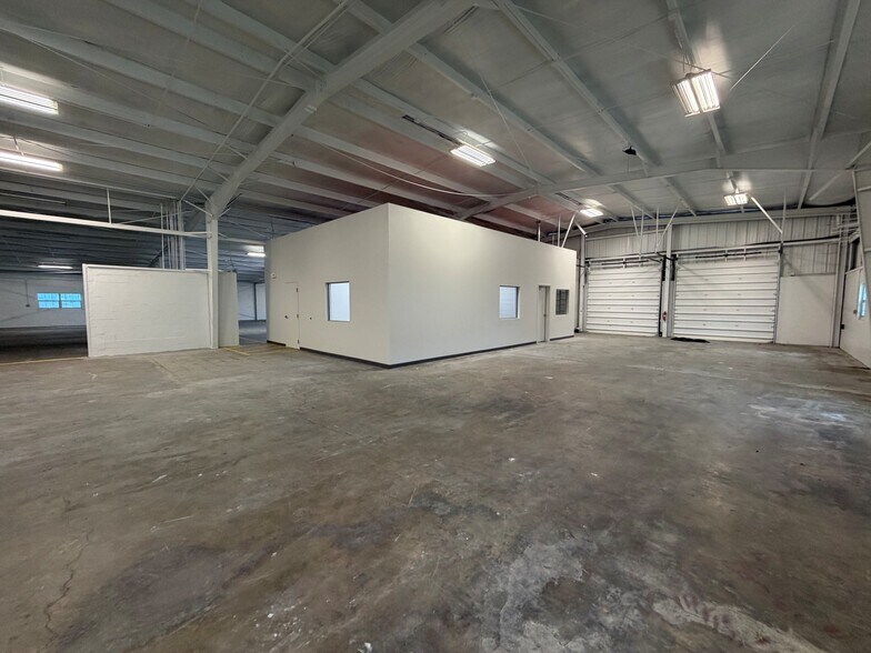 More Photos Of 5007 S Westshore Blvd, Tampa Warehouse For Sale