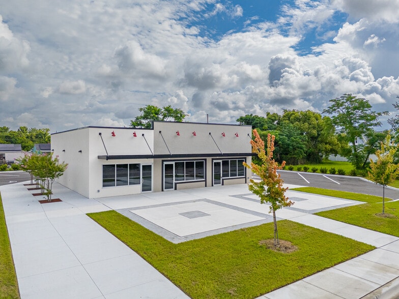 More Photos Of 215 Center St, Winter Garden Storefront For Lease