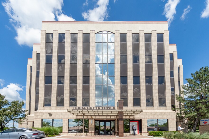 More Photos Of 2929 N Rock Rd, Wichita Unknown For Lease