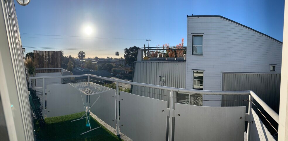 More Photos Of 615 Hampton Dr, Venice Apartments For Sale