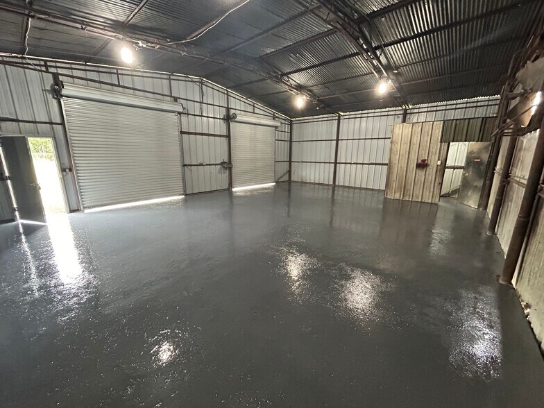 More Photos Of 10300 Burden St, Houston Industrial For Lease