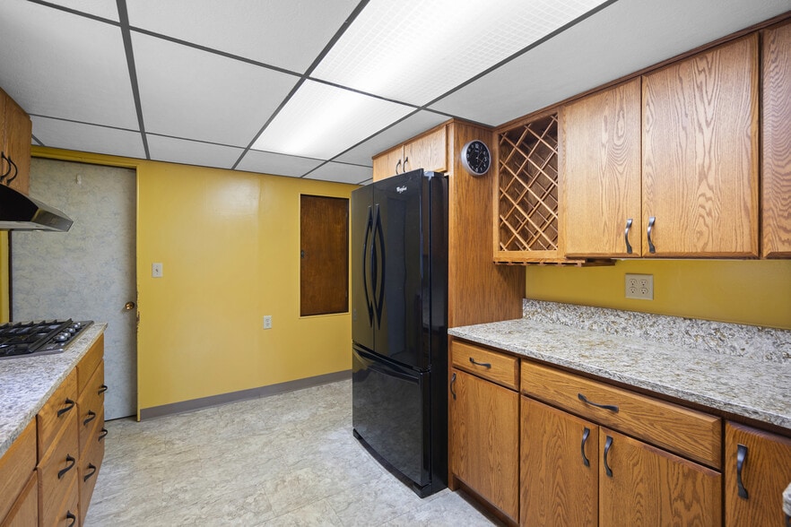 More Photos Of 1201 Oakridge Rd, Mc Donald Industrial For Sale