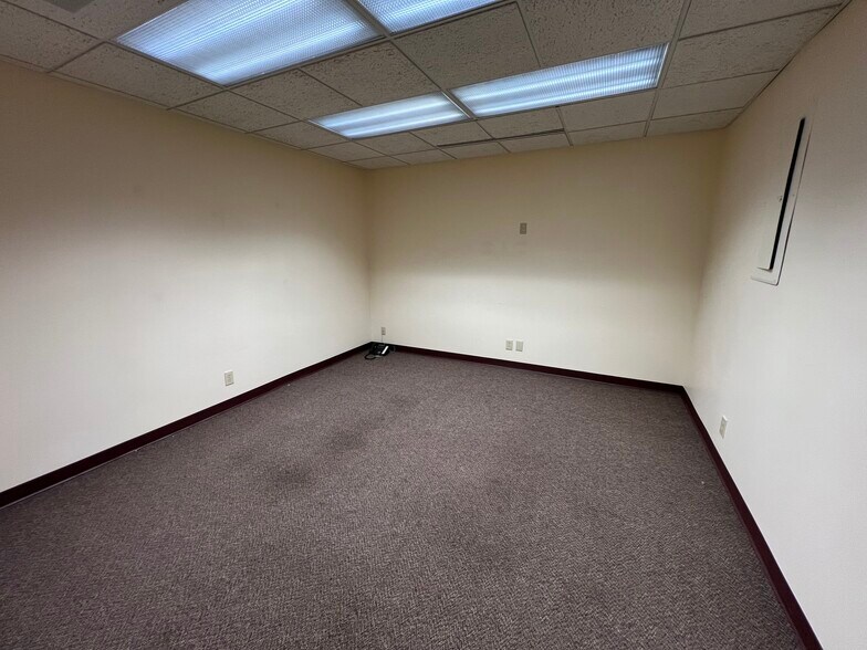 More Photos Of 7655 Five Mile Rd, Cincinnati Medical For Sale