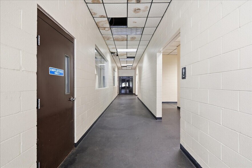 More Photos Of 5001 W Crawford Ave, Connellsville Skating Rink For Sale