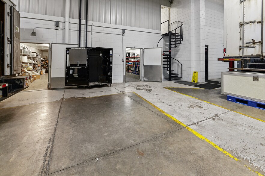 More Photos Of 560 Rolling Meadows, Fond Du Lac Light Distribution For Sale