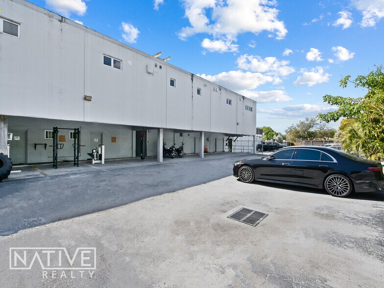 More Photos Of 533 NE 13th St, Fort Lauderdale Storefront Retail Office For Sale