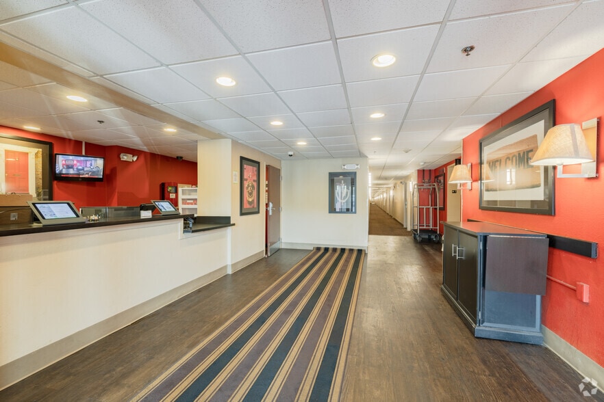 More Photos Of 1180 Doris Rd, Auburn Hills Hotel For Sale