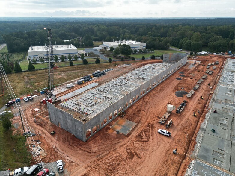 More Photos Of 1115-1155 Aiken Road, Bogart Service For Lease