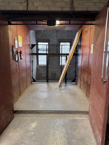 More Photos Of 4130 Park Ave, Bronx Manufacturing For Lease