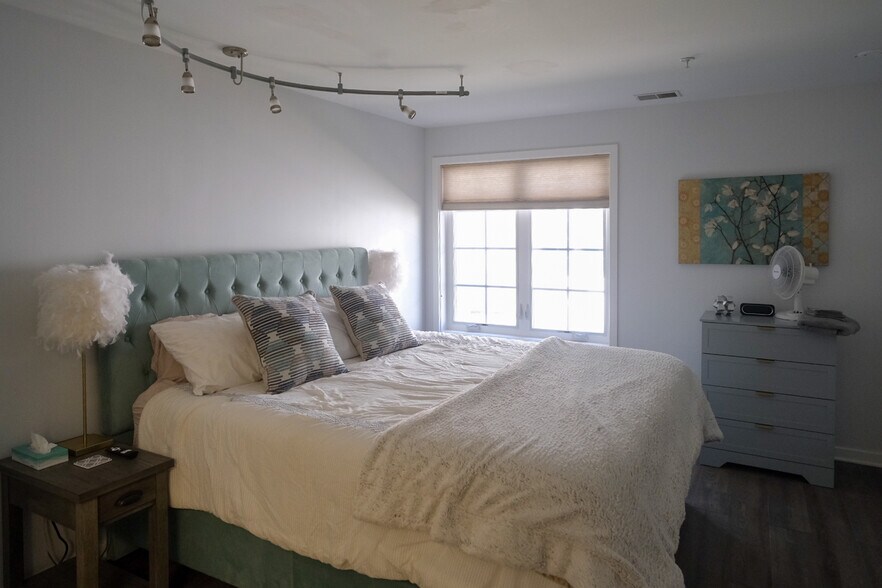 More Photos Of 430 W Center St, Douglas Freestanding For Sale