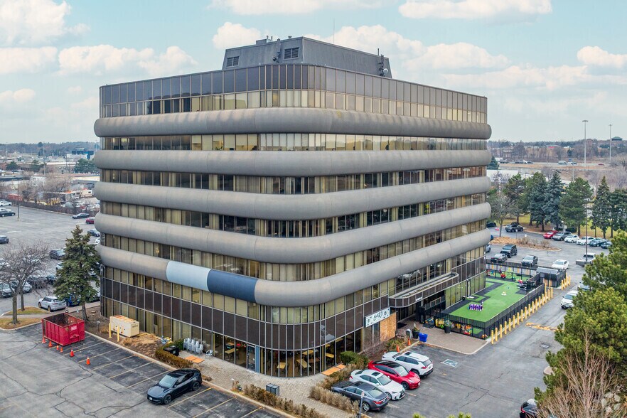 More Photos Of 700 Dorval Dr, Oakville Unknown For Lease