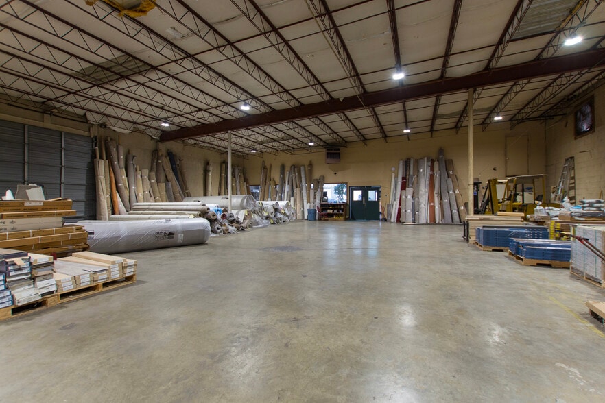 More Photos Of 2733 University Dr NW, Huntsville Freestanding For Sale