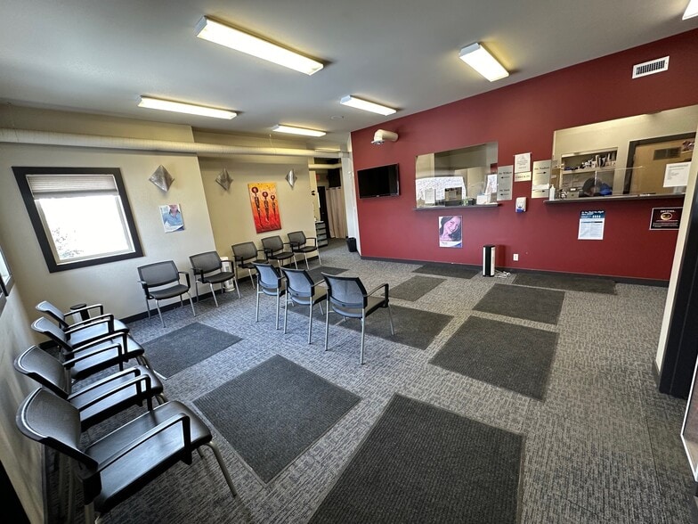 More Photos Of 4306 Richmond Rd SW, Calgary Medical For Sale