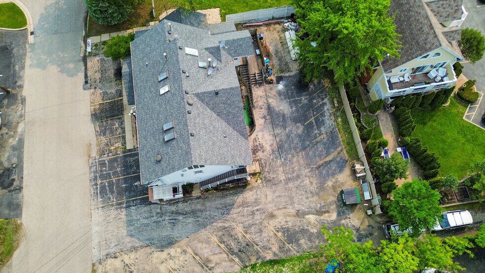 More Photos Of 208 N Waukegan Rd, Lake Bluff Apartments For Sale