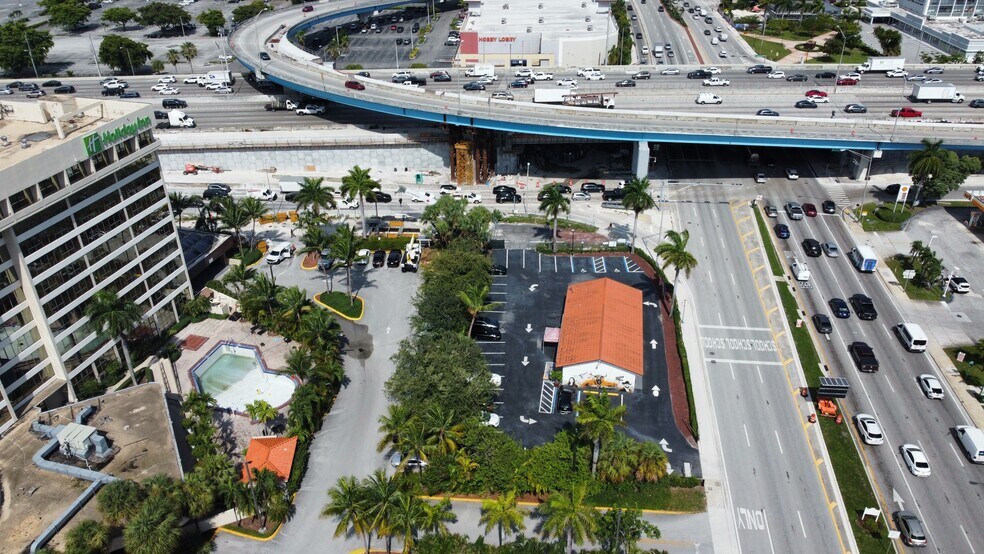 More Photos Of 7701 NW 103rd St, Hialeah Storefront Retail Office For Lease