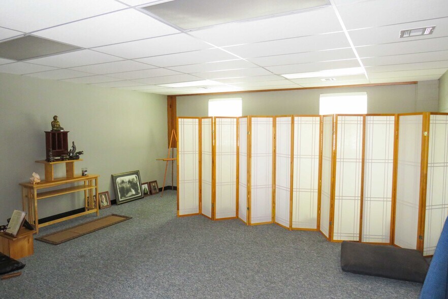 More Photos Of 1245 S Fabrique Dr, Wichita Flex For Sale