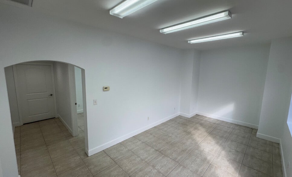 More Photos Of 1726-1738 SW Biltmore St, Port Saint Lucie Light Manufacturing For Lease