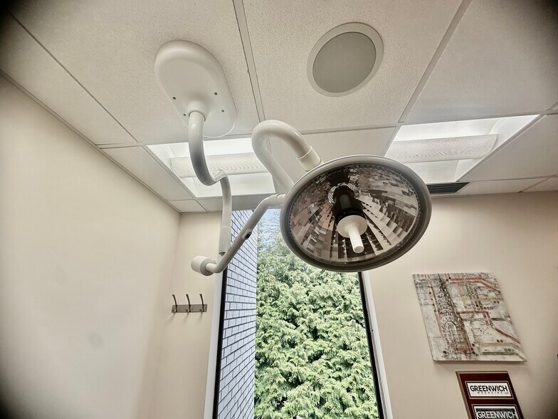 More Photos Of 4 Dearfield Dr, Greenwich Medical For Lease