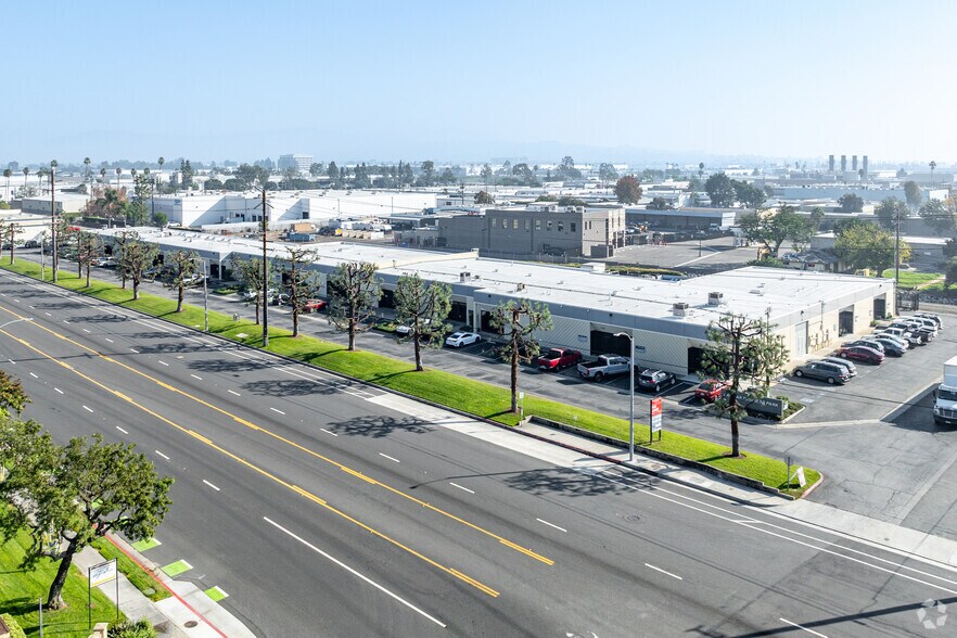 More Photos Of 350 E Orangethorpe Ave, Placentia Warehouse For Lease