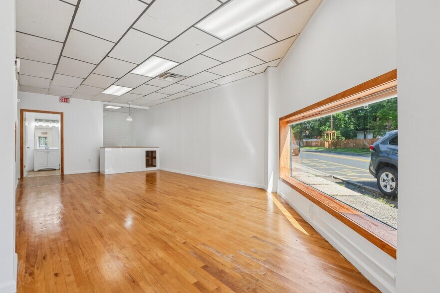 More Photos Of 825-829 Rt-5, Ridgefield General Retail For Lease