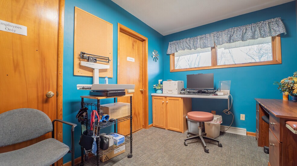 More Photos Of 705 N Main St, Kouts Office For Sale