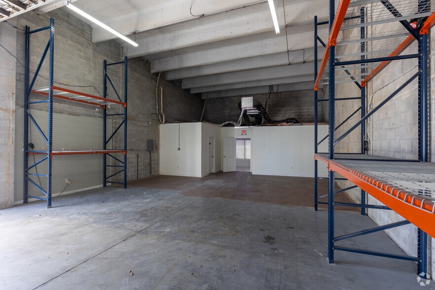 More Photos Of 3130 W 84th St, Hialeah Warehouse For Lease