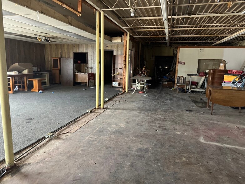 More Photos Of 500 Ford St, Garland Storefront For Sale