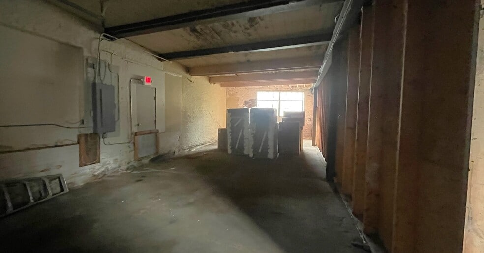 More Photos Of 156 River St, North Adams Flex For Sale