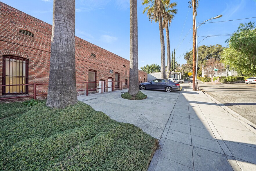 More Photos Of 1167-1169 S Fair Oaks Ave, Pasadena Storefront Retail Office For Lease