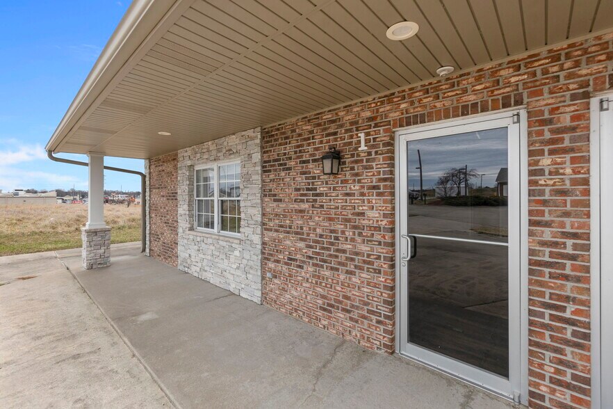 More Photos Of 2437 Myra Dr, Cape Girardeau Office For Sale