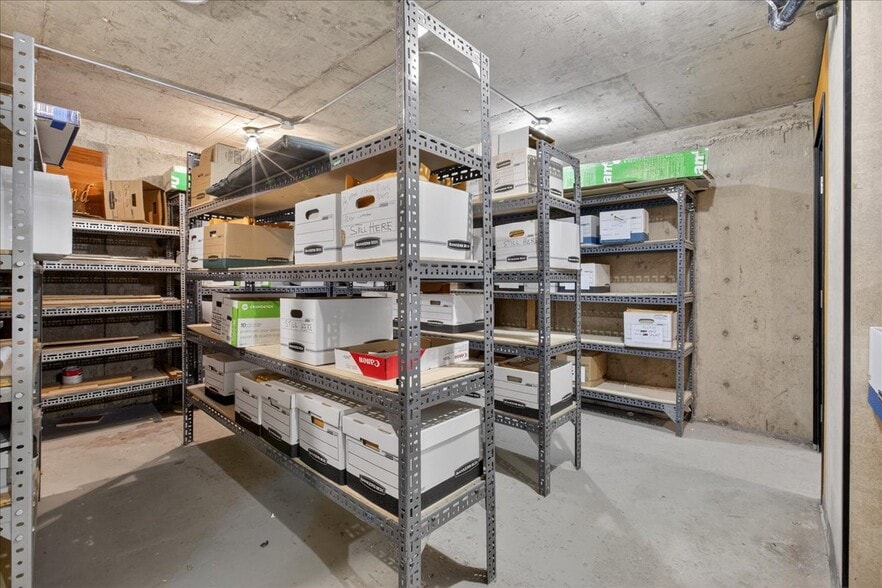 More Photos Of 11831 123 St NW, Edmonton Office For Sale