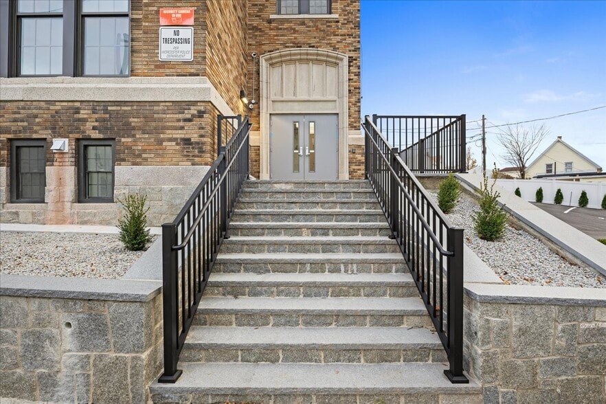 More Photos Of 22 Waverly St, Worcester Apartments For Sale