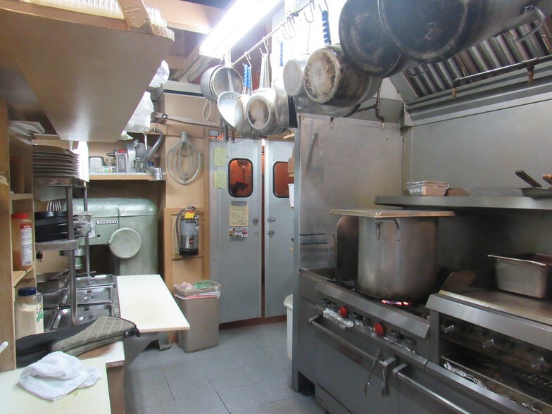 More Photos Of 102 N Hill St, Griffin Restaurant For Sale
