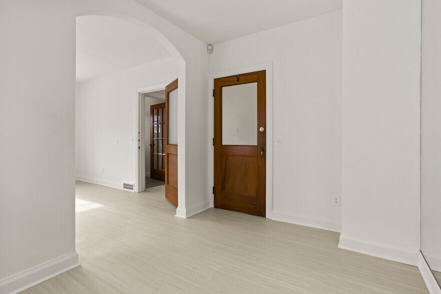 More Photos Of 206 Park Ave, Rochester Office Residential For Lease