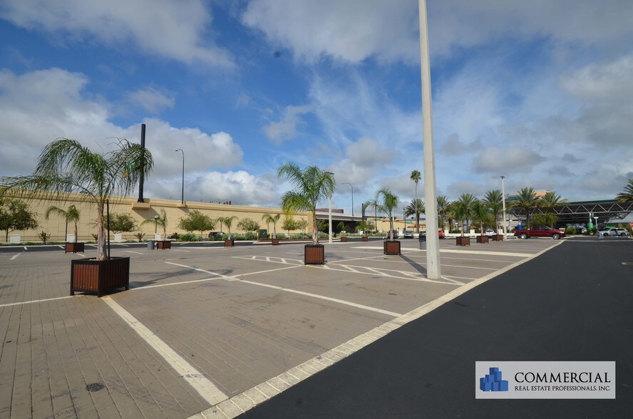 More Photos Of 100 W Livingston St, Orlando Restaurant For Lease