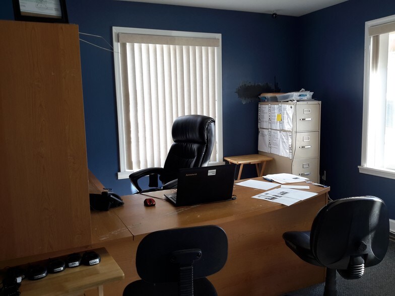 More Photos Of 2447 E Judd Rd, Burton Showroom For Sale