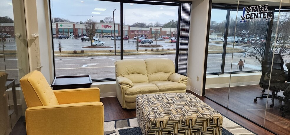 More Photos Of 2144 S Macarthur Blvd, Springfield Office For Lease