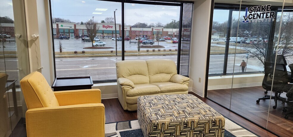 More Photos Of 2144 S Macarthur Blvd, Springfield Office For Lease