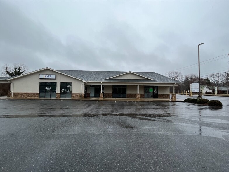 More Photos Of 285 N Main St, Troutman General Retail For Lease