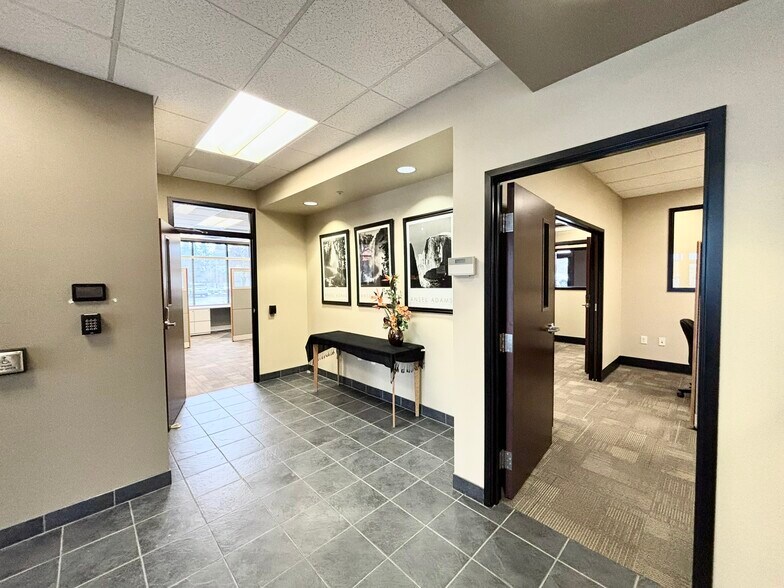 More Photos Of 1301 Poplar Dr, Medford Medical For Lease