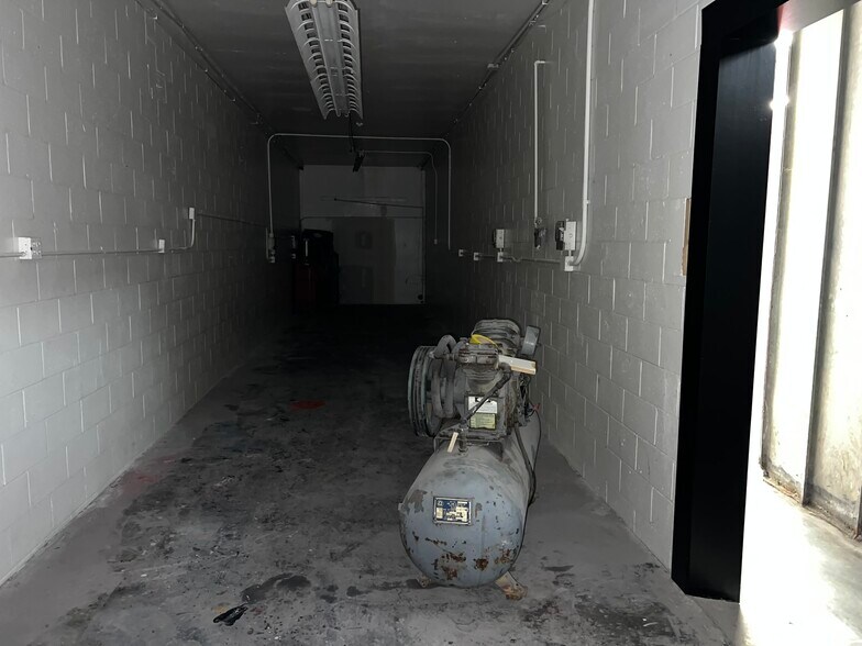 More Photos Of 500 S Raymond Ave, Fullerton Warehouse For Lease