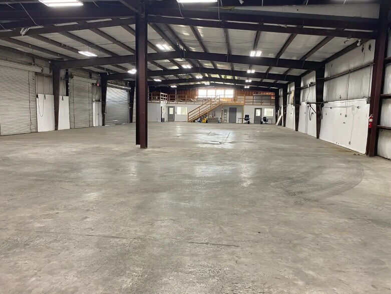 More Photos Of 37294 Commerce Ln, Prairieville Manufacturing For Lease