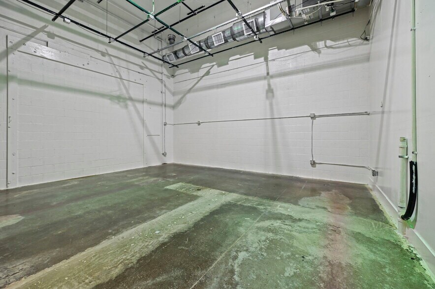 More Photos Of 319 N Bonfoy Ave, Colorado Springs Warehouse For Lease