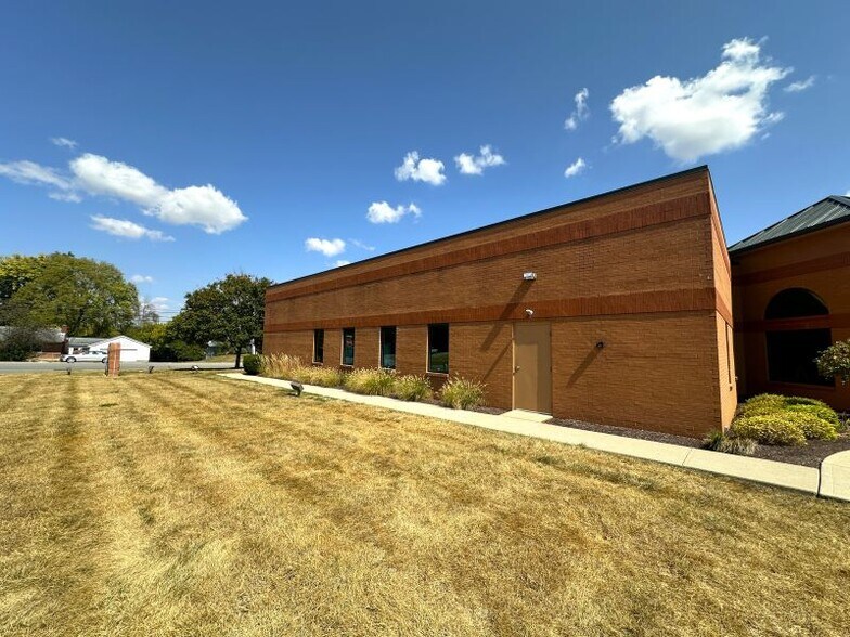 More Photos Of 20 W Wenger Rd, Englewood Medical For Lease