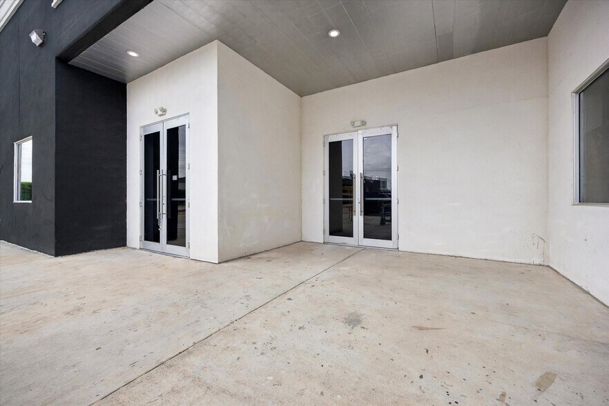 More Photos Of 26621 Cook Field Rd, Katy Loft Creative Space For Lease