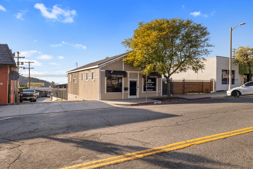 More Photos Of 9937 Commerce Ave, Tujunga Freestanding For Sale