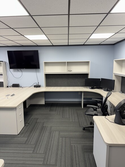 More Photos Of 100 Transfer Dr, Highland Warehouse For Sale