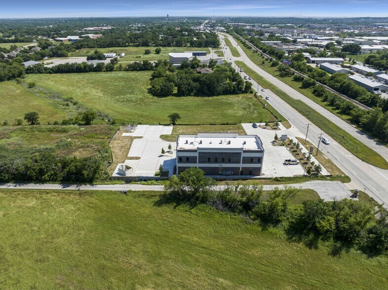 More Photos Of 950 N Main St, Keller Medical For Lease