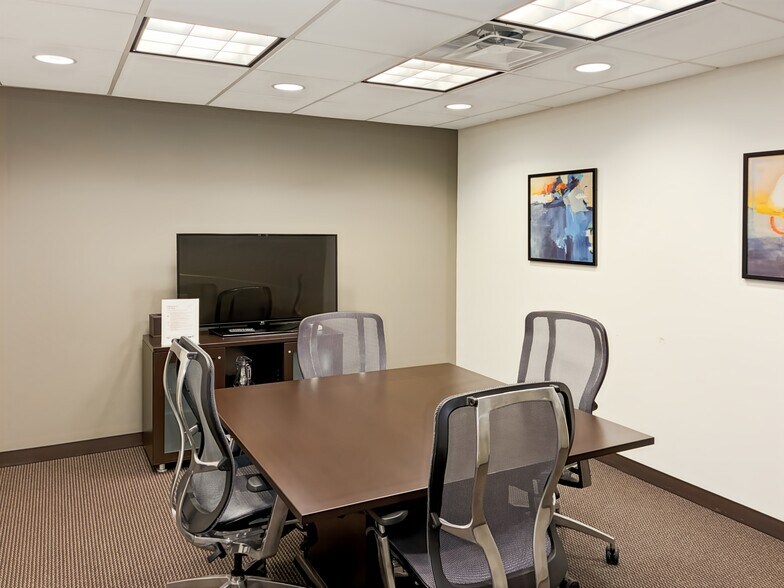 More Photos Of 1010 Lake St, Oak Park Coworking Space